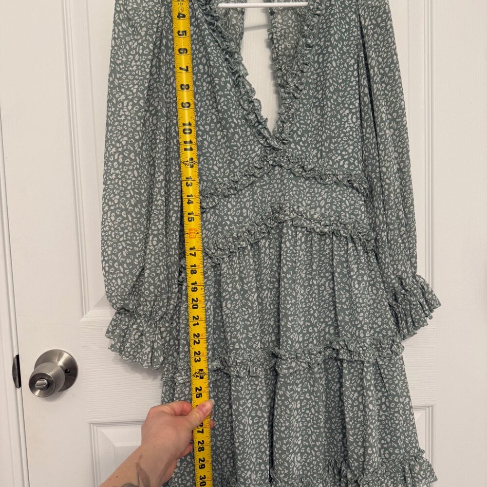 Sage green patterned flowy backless mini dress - image 8